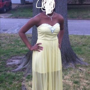 Pretty prom / formal dress. Like new condition.